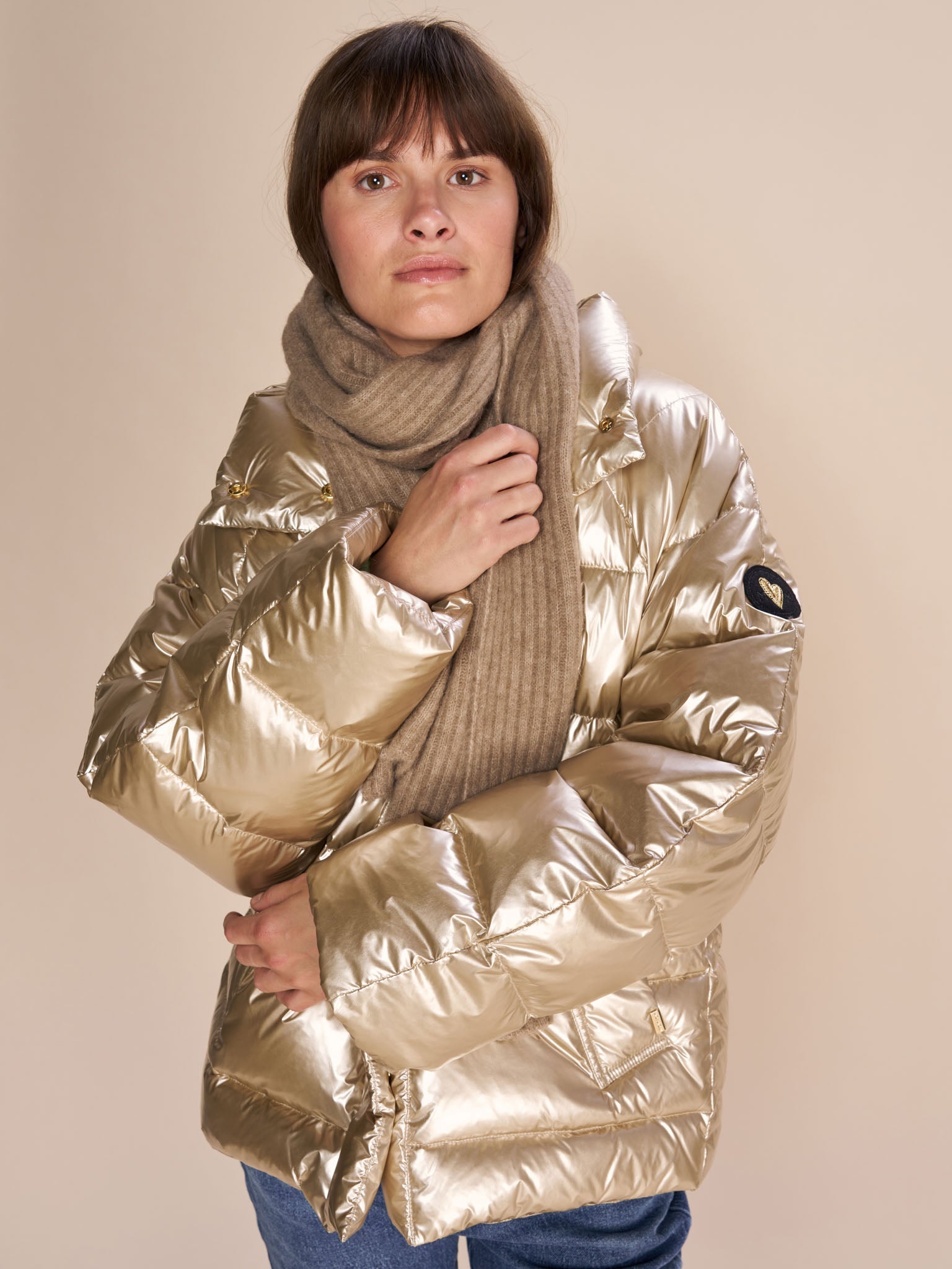 Modelshot / Gold / Detail